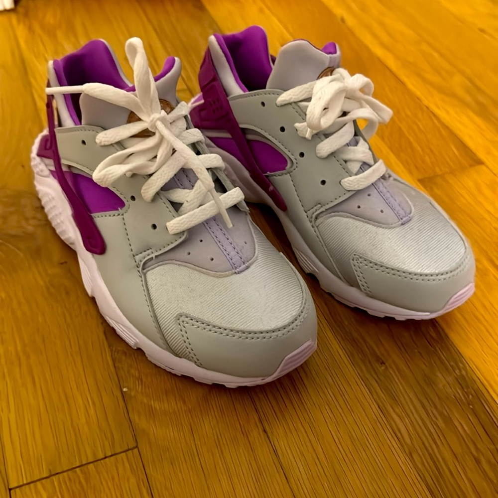 Brand New Never Worn NIKE Huarache, Size 2, Pure Platinum/Metallic Cooper